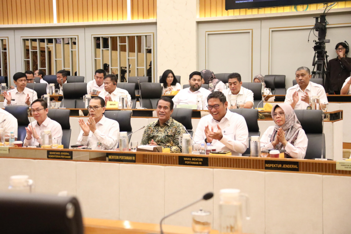 Komisi IV DPR RI dukung penuh Mentan Amran usut kasus beras oplosan. Ini dinilai sebagai kejahatan sistematis yang merugikan rakyat. Foto: Infopublik.id