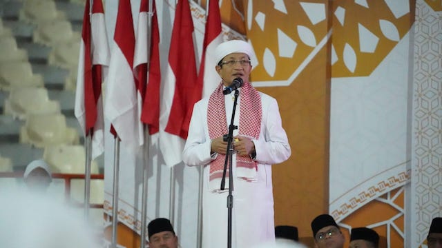 Menag Nasaruddin Umar dorong peran Tarekat Naqsabandiyah jaga perdamaian umat pada Zikir Akbar Nasional di Medan yang dihadiri lebih dari 1.200 peserta. Foto: kemenag.go.id