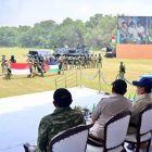 Presiden Prabowo dan Raja Abdullah II menyaksikan demonstrasi drone kolaborasi TNI–Yordania di Halim, menandai penguatan kerja sama pertahanan kedua negara. foto: Dok BPMI Setpres