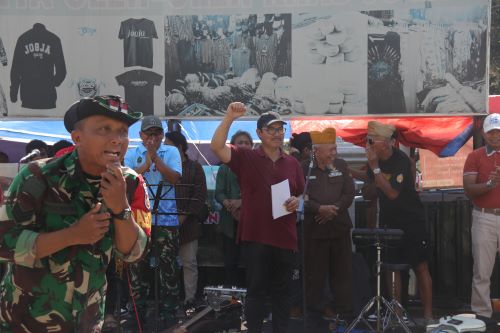 Wali Kota Yogyakarta Hasto Wardoyo turun langsung dalam Jogja Cling di Malioboro dan ajak warga serta komunitas jaga kebersihan wajah kota. foto: warta.jogjakota.go.id