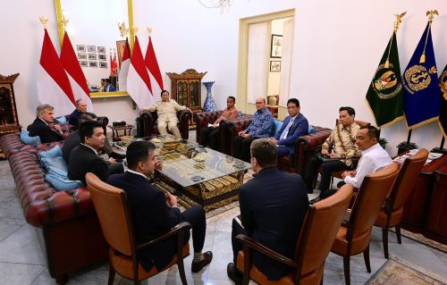 Prabowo bertemu Michael Bloomberg bahas penguatan SDM, kerja sama kesehatan, Danantara, hingga konservasi laut di Istana Kepresidenan Jakarta. foto: Setpres.go.id