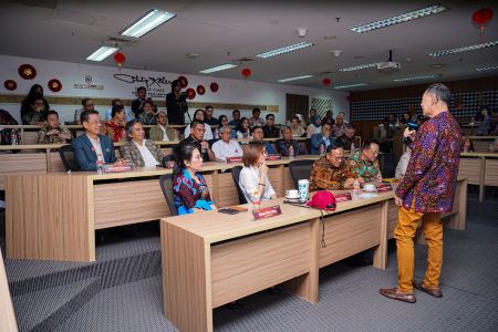 Wamen Ekraf Irene Umar raih penghargaan PPIT atas kontribusinya memperkuat kreativitas dan identitas budaya dalam ekonomi kreatif Indonesia. foto: Dok Ekraf