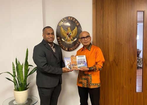 Pemerintah pusat dinilai serius membangun Papua melalui infrastruktur dan beasiswa SDM. Hal ini disampaikan Steve Mara dalam forum Diplomacy For Development di London. foto: Istimewa