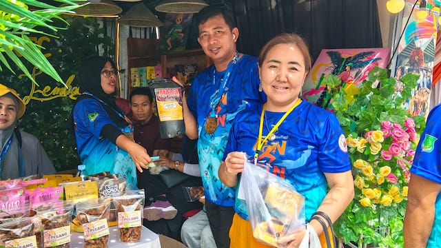 Festival Budaya Internasional Pinrang 2025 dongkrak transaksi UMKM. Delegasi delapan negara bantu promosikan kuliner, kerajinan, dan kopi lokal. Foto: infopublik.id