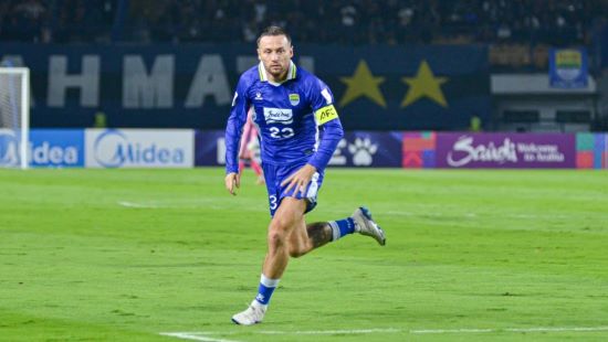 Marc Klok ingatkan Persib Bandung agar tidak meremehkan lawan jelang laga kontra Dewa United, momentum enam kemenangan beruntun Maung Bandung, fokus menjaga performa di BRI Super League 2025-26. foto: Dok Ileague.id