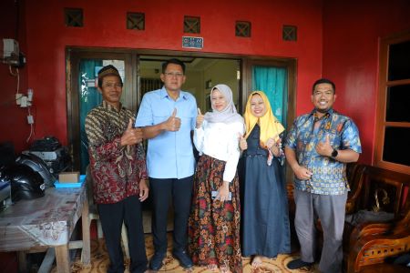 Wabup Sleman kunjungi penerima Beasiswa Sleman Pintar. Lulusan IPK 4.00 buktikan program sukses bantu pendidikan dan peningkatan kesejahteraan. foto: Istimewa