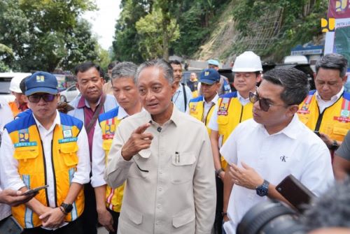 Kementerian PU percepat penanganan longsor di ruas Medan–Berastagi agar aman dan lancar jelang libur Natal 2025 dan Tahun Baru 2026. foto: Humas PU