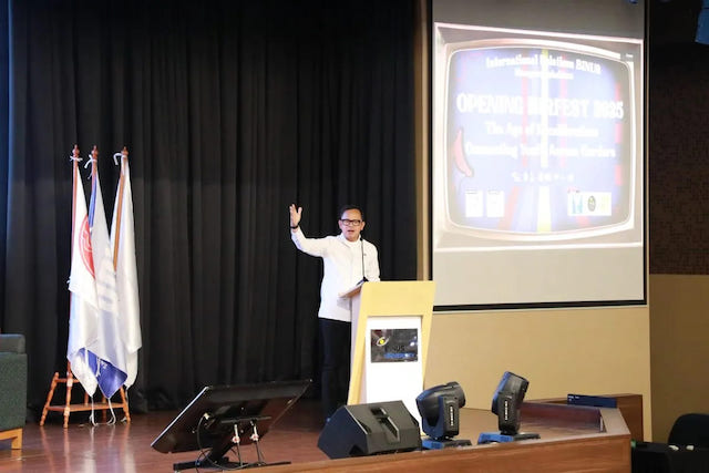 Wamendagri Bima Arya ajak mahasiswa HI membaca tanda zaman dan siap menghadapi perubahan global dalam Birfest 2025 di Binus Jakarta. Foto: infopublik.id