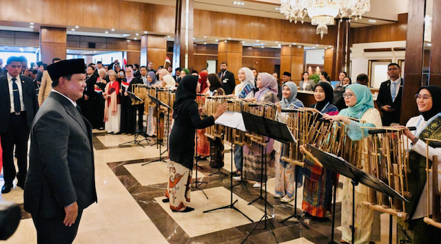 WNI di Pakistan sambut Presiden Prabowo dengan angklung dan lagu perjuangan, tandai hangatnya dukungan diaspora dalam kunjungan kenegaraan ke Islamabad. Foto: infopublik.id