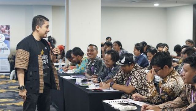 Seminar Gaya Bisnis 2026 di Yogyakarta membahas strategi adaptasi digital bisnis konveksi dan sablon bersama konsultan nasional Rama Sahid.
