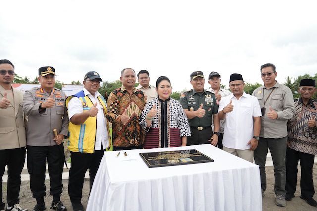 Bupati Sleman dampingi Titiek Soeharto resmikan saluran irigasi tersier di Moyudan untuk mendukung ketahanan pangan.