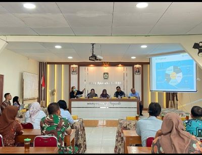 Program Suluh Praja FH UGM–Kejati DIY menghadirkan penyuluhan hukum dialogis di kalurahan Kulon Progo, mendekatkan hukum dengan warga desa. foto: Dok FH UGM