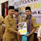 Wali Kota Pontianak lepas 73 ASN berhaji 2026, tekankan ibadah khusyuk, jaga kesehatan, dan pelayanan publik tetap berjalan optimal. foto: Istimewa